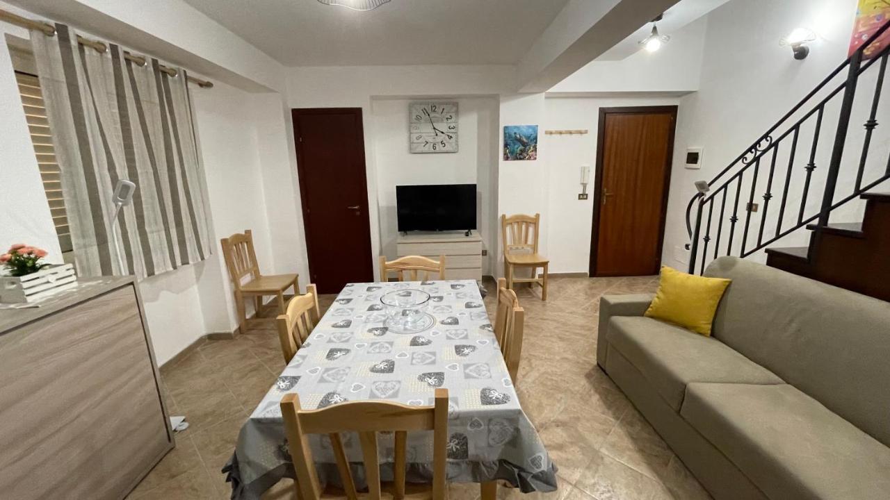 Casa Vacanze Antico Cortile Delle Palme Villa Villagrazia Di Carini Bagian luar foto