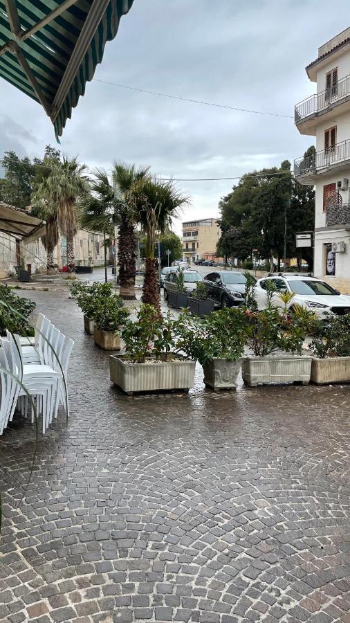 Casa Vacanze Antico Cortile Delle Palme Villa Villagrazia Di Carini Bagian luar foto