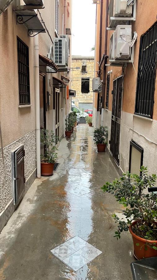 Casa Vacanze Antico Cortile Delle Palme Villa Villagrazia Di Carini Bagian luar foto