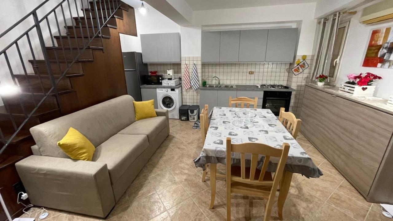 Casa Vacanze Antico Cortile Delle Palme Villa Villagrazia Di Carini Bagian luar foto
