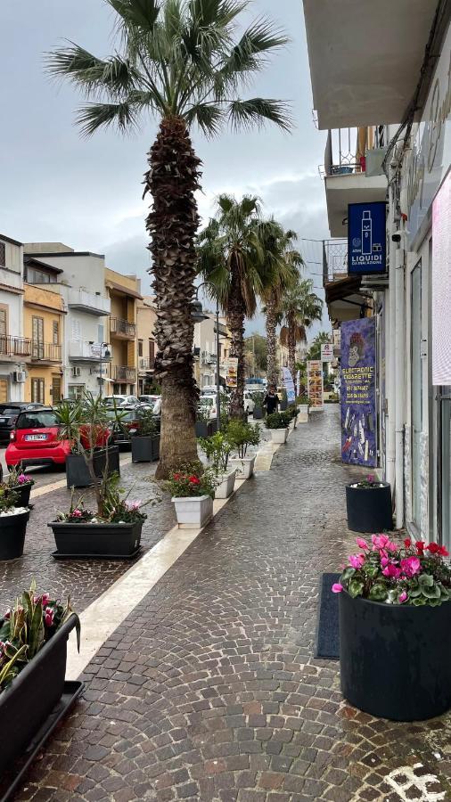 Casa Vacanze Antico Cortile Delle Palme Villa Villagrazia Di Carini Bagian luar foto