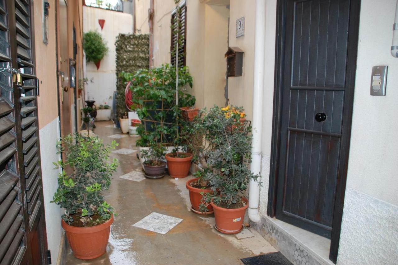 Casa Vacanze Antico Cortile Delle Palme Villa Villagrazia Di Carini Bagian luar foto